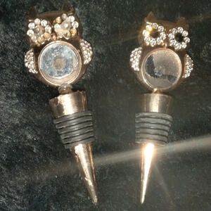 ×2 Modern Expressions Wine Stoppers-Silver/Black Owl Design